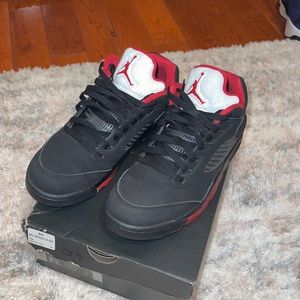 Jordan 5 retro black and red size 8